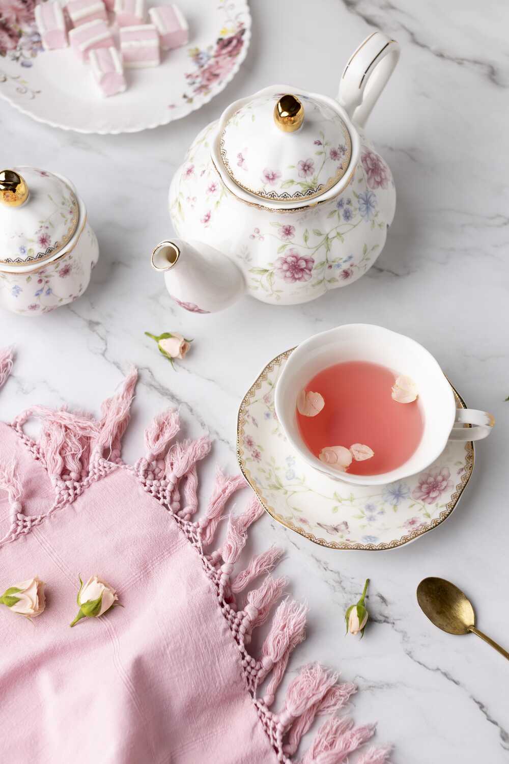 Discover the Magic of Rose Oolong Tea: A Blend of Beauty and Wellness
